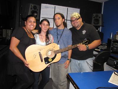 Irene Carvajal ya llegó por su guitarra